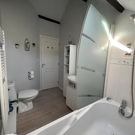 Quai Du Val Is A Charming Pet And Family Friendly Riverside In Lehon Close To Sleeps 7 Prázdninový dům *