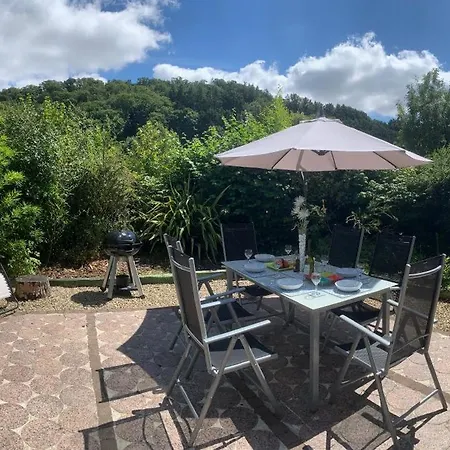 Prázdninový dům Quai Du Val Is A Charming Pet And Family Friendly Riverside In Lehon Close To Sleeps 7 *