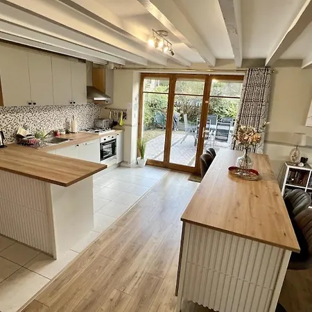 Quai Du Val Is A Charming Pet And Family Friendly Riverside In Lehon Close To Sleeps 7 Prázdninový dům Dinan