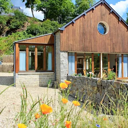 Prázdninový dům Quai Du Val Is A Charming Pet And Family Friendly Riverside In Lehon Close To Sleeps 7 Dinan