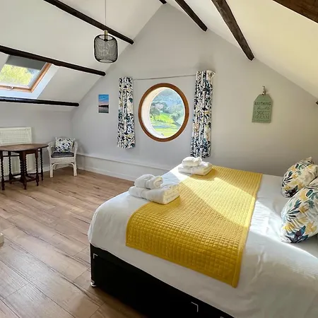 Quai Du Val Is A Charming Pet And Family Friendly Riverside In Lehon Close To Sleeps 7 *