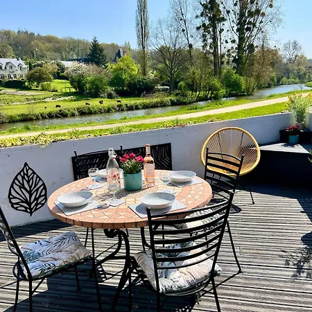 Prázdninový dům Quai Du Val Is A Charming Pet And Family Friendly Riverside In Lehon Close To Sleeps 7