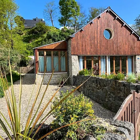 Quai Du Val Is A Charming Pet And Family Friendly Riverside In Lehon Close To Sleeps 7 Prázdninový dům